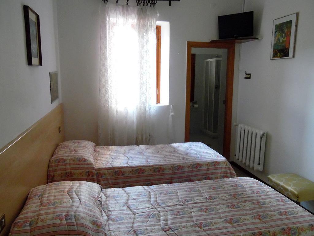 Albergo Ristorante La Torretta Castiglione dei Pepoli Oda fotoğraf